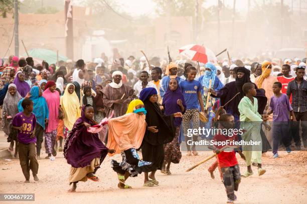 bianou festival in  agadez niger - schlamm stock pictures, royalty-free photos & images