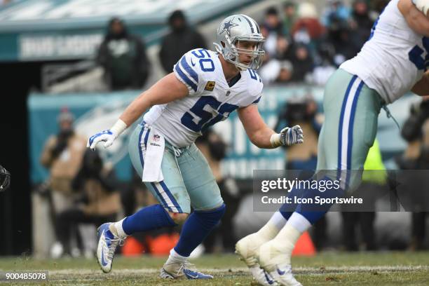 Dallas Cowboys middle linebacker Sean Lee rushes the quarterback during the NFL game between the Philadelphia Eagles and the Dallas Cowboys on...