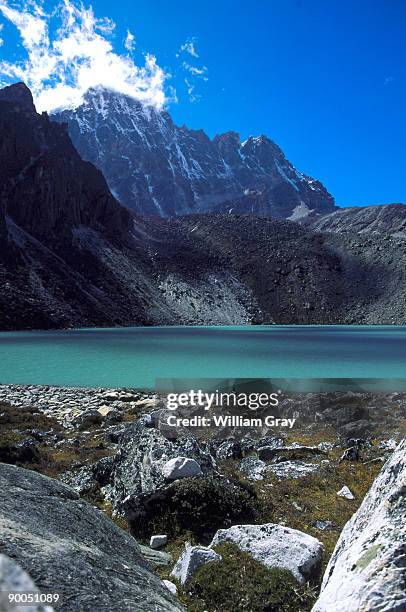 gokyo valley lake - gokyo valley stock pictures, royalty-free photos & images