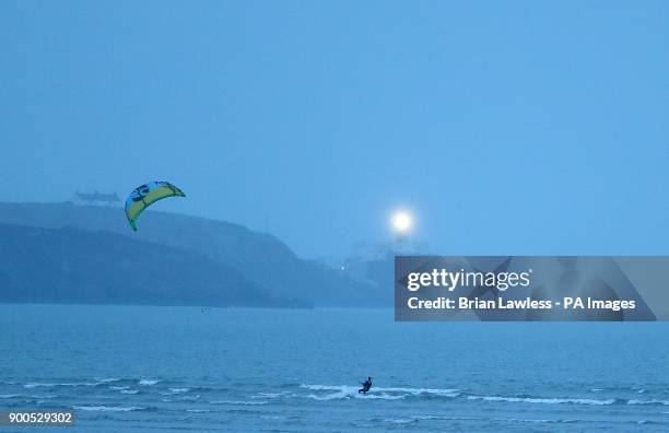 Kite surfer makes the most of the conditions on Dollymount strand in Dublin as winds start to pick up.