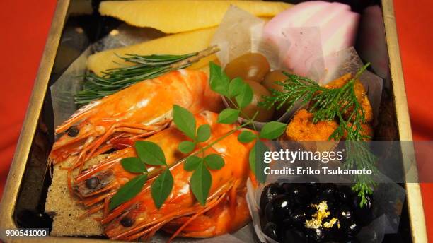 osechi - japanese new year foods - surimi photos et images de collection