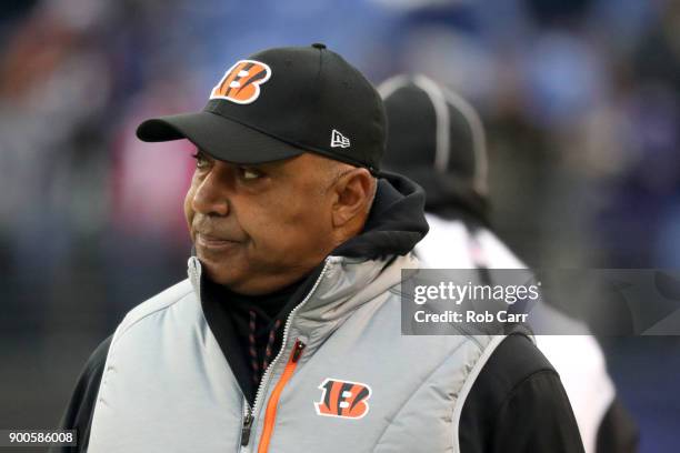 Head coach Marvin Lewis of the Cincinnati Bengals looks on against the Baltimore Ravens at M&T Bank Stadium on December 31, 2017 in Baltimore,...