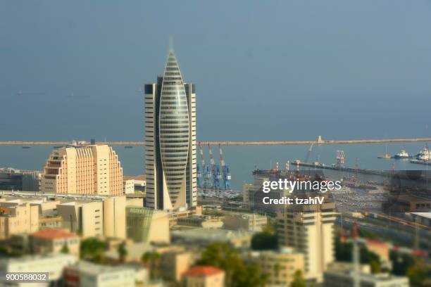 residential buildings in the city of haifa - terraces of the shrine of the báb stock pictures, royalty-free photos & images