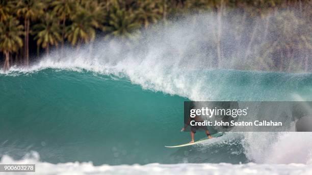 surfing on nias island in north sumatra - nias island imagens e fotografias de stock