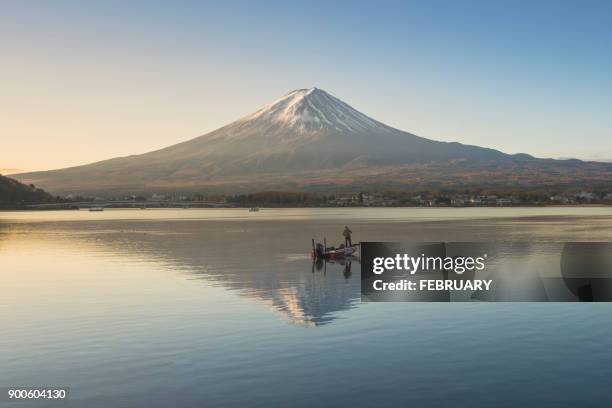 fuji in autumn - shizuoka prefecture fotografías e imágenes de stock