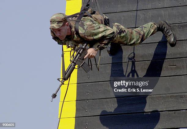 Army Rangers Rappelling 827 Us Army Rangers Stock Photos, High-Res Pictures, and Images - Getty ...