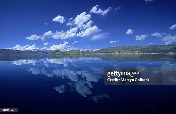 lake karakul: panir mountains  tadzhikistan ussr - lake karakul stock pictures, royalty-free photos & images