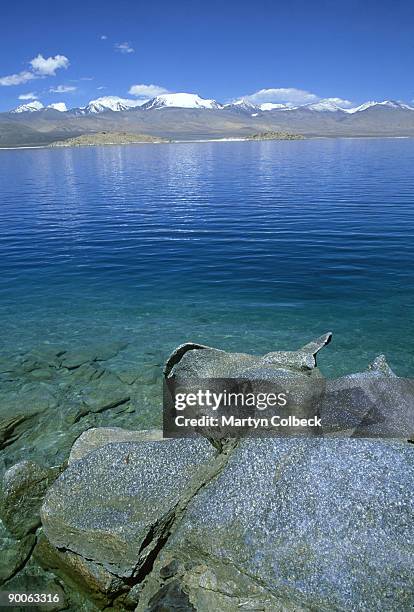 lake karakul: eastern pamir mountains  tadzhikistan, russia - lake karakul stock pictures, royalty-free photos & images