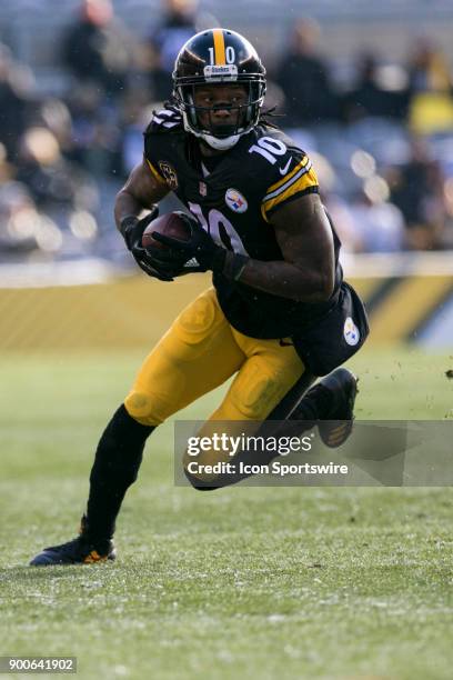 Pittsburgh Steelers Wide Receiver Martavis Bryant runs with the ball during the game between the Cleveland Browns and the Pittsburgh Steelers on...