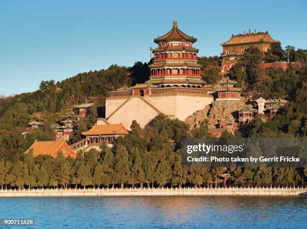 beijing summer palace and tower of buddhist incense (佛香阁） - ostasien stock pictures, royalty-free photos & images