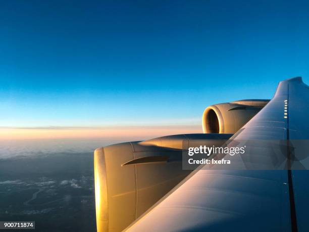 sunrise view from an airplane - motor a reacción fotografías e imágenes de stock