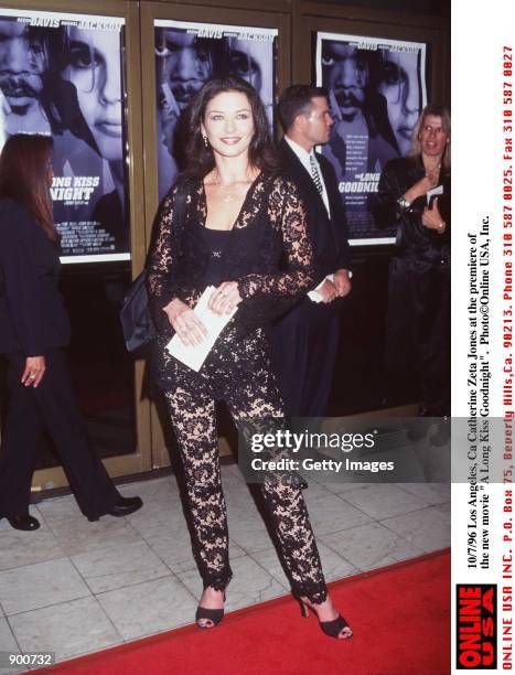 Los Angeles, Ca Catherine Zeta Jones at the premiere of his new movie "A Long Kiss Goodnight"