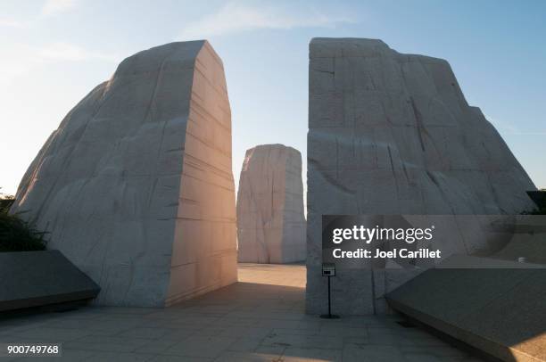 sunrise at martin luther king jr. memorial in washington dc - mlk memorial stock pictures, royalty-free photos & images