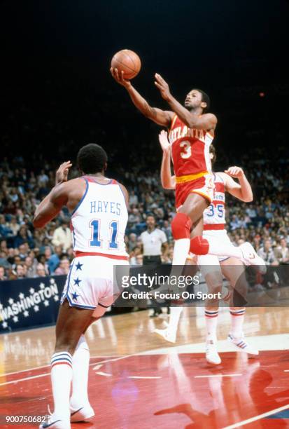Eddie Johnson of the Atlanta Hawks shoots against the Washington Bullets during an NBA basketball game circa 1978 at the Capital Centre in Landover,...