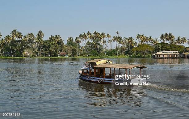 alleppey backwaters/alappuzha/houseboat-vembanad lake-kerala - vembanad lake stockfoto's en -beelden