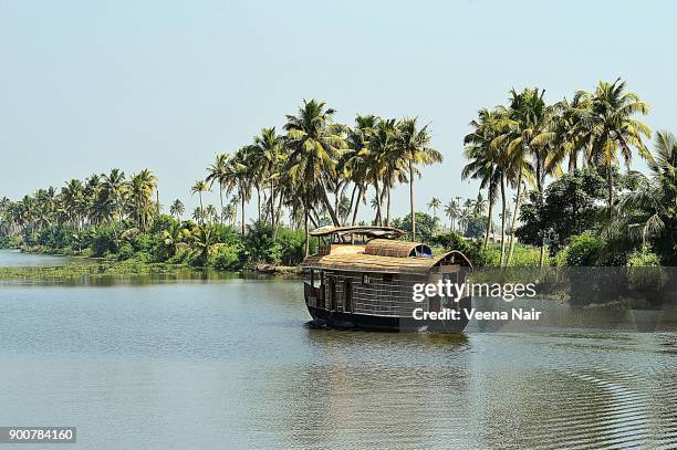 alleppey backwaters/alappuzha/houseboat-vembanad lake-kerala - vembanad lake stockfoto's en -beelden