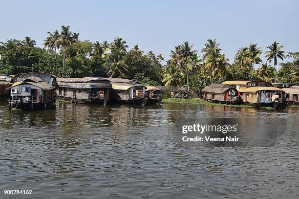 alleppey backwaters/alappuzha/houseboat-vembanad lake-kerala - vembanad lake stockfoto's en -beelden