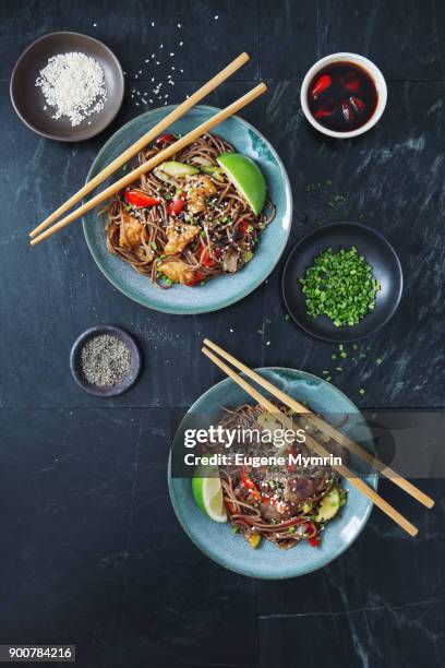 japanese yaki soba noodles with chicken and vegetables - chopsticks stock-fotos und bilder