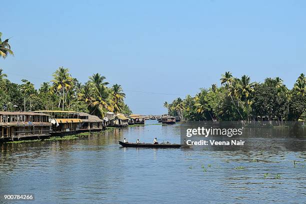 alleppey backwaters/alappuzha/houseboat-vembanad lake-kerala - vembanad lake stockfoto's en -beelden