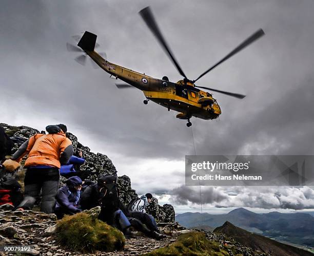 helicopter rescue on mount snowdon - 救援 個照片及圖片檔
