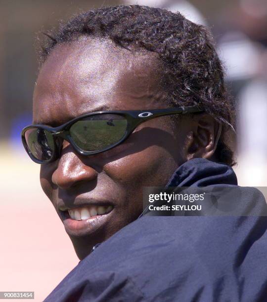 Portrait pris le 11 mars 2002 de la Sénégalaise Amy Mbacke Thiam , championne du monde du 400 mètres, lors d'une séance d'entraînement au stade...