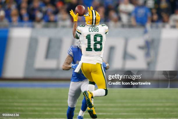 Green Bay Packers wide receiver Randall Cobb catches a pass during a game between the Green Bay Packers and the Detroit Lions on December 31, 2017 at...