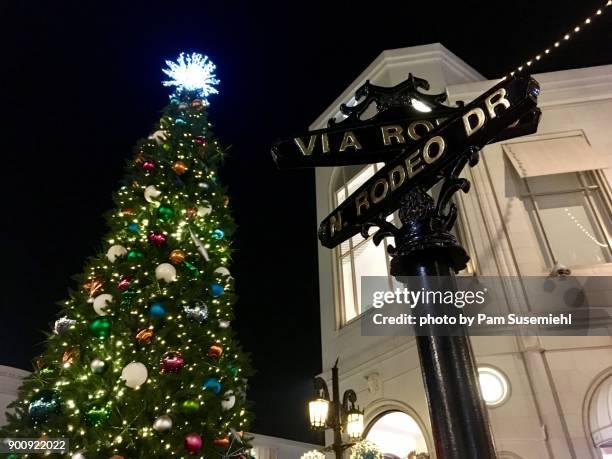 christmas tree & rodeo dr. street sign, beverly hills, ca - rodeo drive holiday lighting celebration stock pictures, royalty-free photos & images