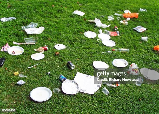 rubbish - disposable cup stock pictures, royalty-free photos & images