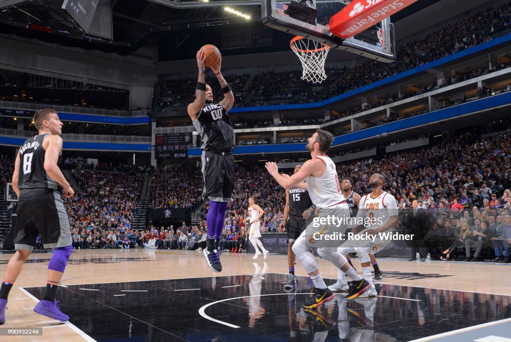 Willie CauleyStein of the Sacramento Kings rebounds against the