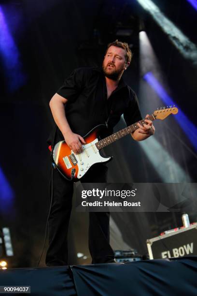 Guy Garvey of Elbow performs on stage on the second day of V Festival at Hylands Park on August 23, 2009 in Chelmsford, England.