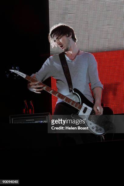 Paul Wilson of Snow Patrol performs on stage on the second day of V Festival at Hylands Park on August 23, 2009 in Chelmsford, England.