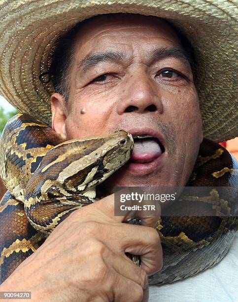 181 Snake Keeper Stock Photos, High-Res Pictures, and Images - Getty Images