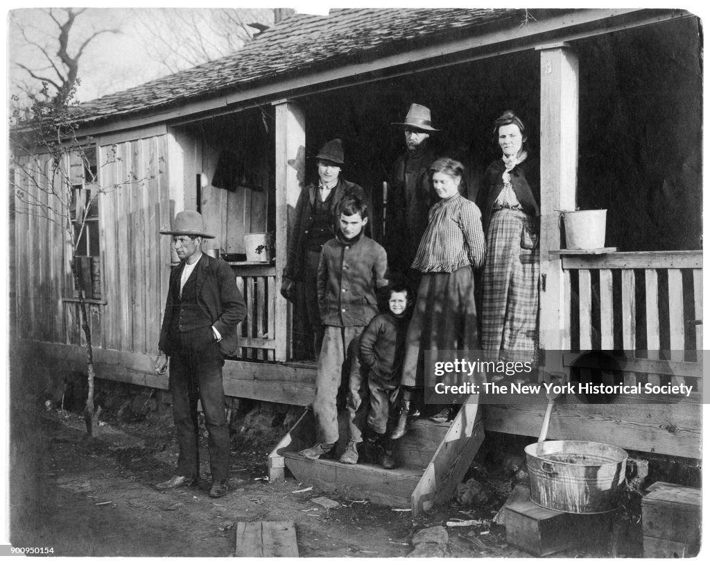 Arkansas House, Family