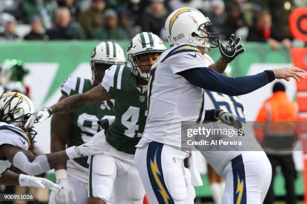 Cornerback Buster Skrine of the New York Jets in action against the Los Angeles Chargers in an NFL game at MetLife Stadium on December 24, 2017 in...