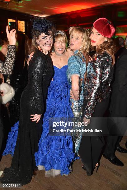 Becca Cason Thrash, Jennifer Kennedy, Elizabeth Pratt and Tracey Amon attend Julie Macklowe's 40th birthday Spectacular at La Goulue on December 19,...