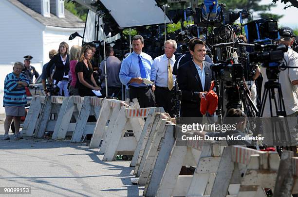 Members of the media stand outside the Kennedy family compound August 26, 2009 in Hyannis, Massachusetts. Hundreds of media have descended onto Cape...