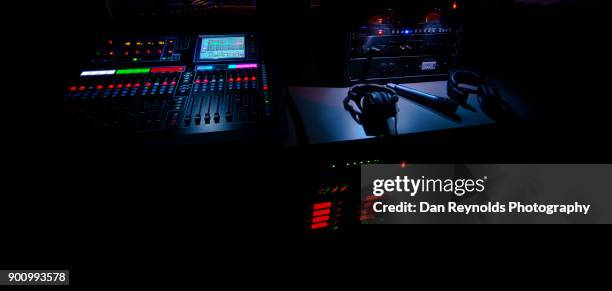 professional equipment for digital recording, broadcasting, tv editing, and lighting equipment - backstage tv stock pictures, royalty-free photos & images