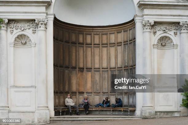 england,london,hyde park,kensington gardens,the italian garden,fountain - chelsea pensionär stock-fotos und bilder