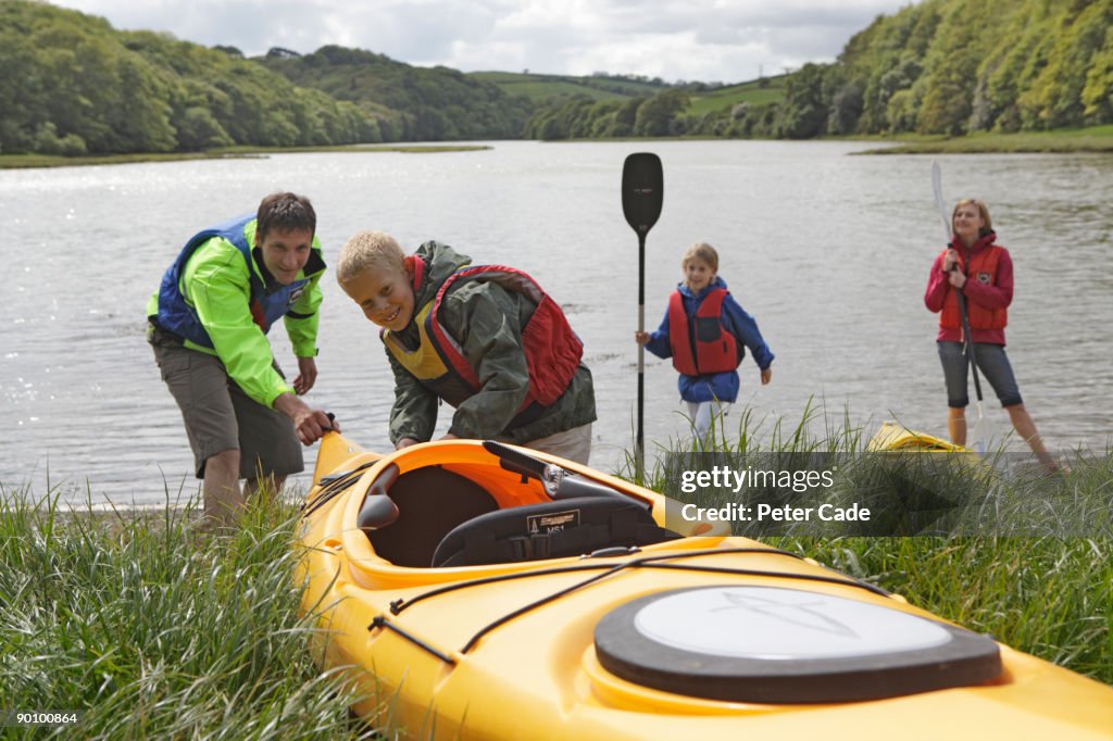 Family going canoeing