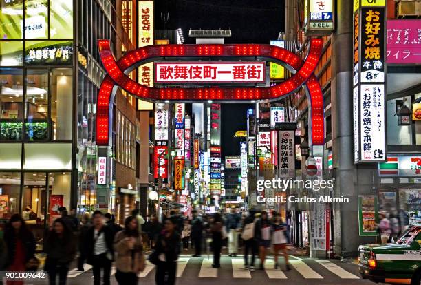 tokyo nightlife - kabukicho - shinjuku - kabuki cho stock pictures, royalty-free photos & images