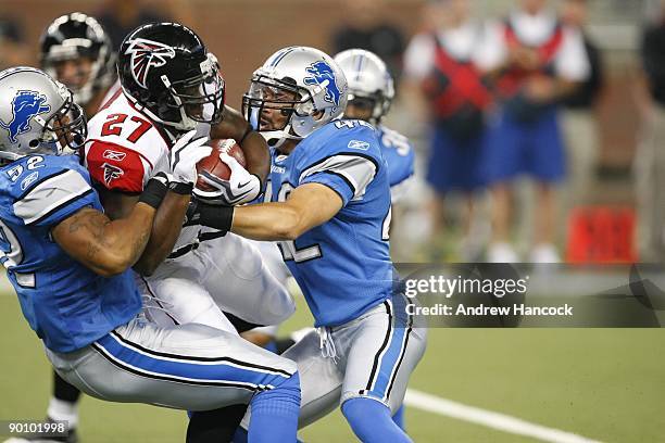 Detroit Lions Calvin Lowry in action, making tackle vs Atlanta Falcons Thomas Brown during preseason. Detroit, MI 8/15/2009 CREDIT: Andrew Hancock