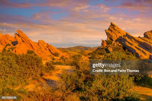 vasquez rocks natural area park, california (p) - santa clarita stock pictures, royalty-free photos & images