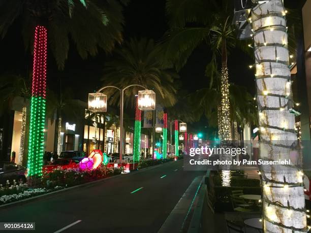 rodeo drive holiday decorations, beverly hills, ca - rodeo drive holiday lighting celebration stock pictures, royalty-free photos & images