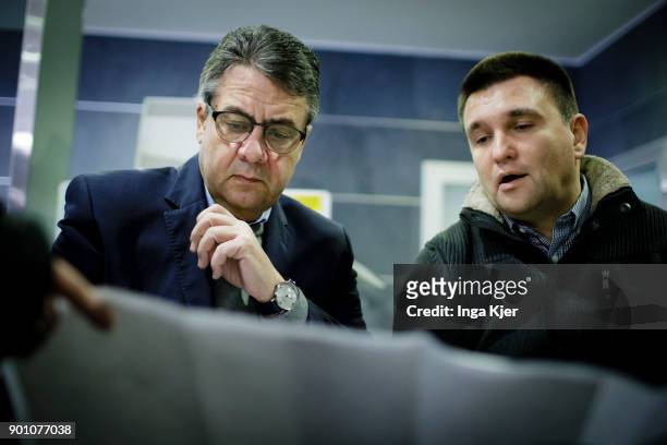 German Foreign Minister Sigmar Gabriel and the Foreign Minister of Ukraine, Pavlo Klimkin, look at a map of Ukraine at the airport, on January 04,...