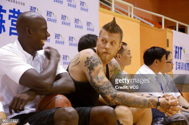Star Chris Andersen of the Denver Nuggets and former American professional basketball player Bo Outlaw attend a press conference on August 26, 2009...