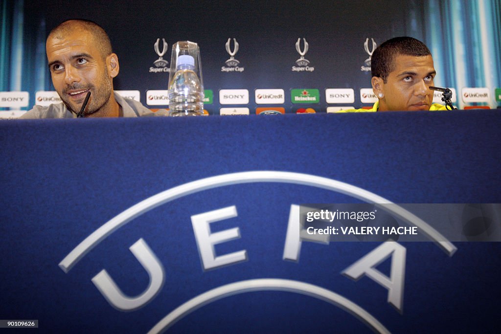 Barcelona's defender Dani Alves (R) and