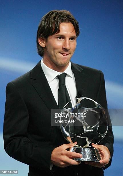Barcelona Argentinian forward Lionel Messi poses with his UEFA Best player of the year trophy on August 27, 2009 in Monaco during the 2009/2010...