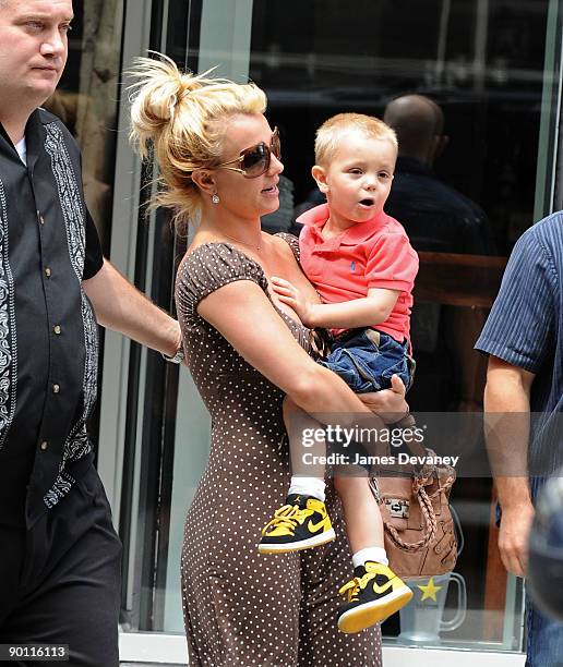 Britney Spears and carries her son on August 27, 2009 in New York City.