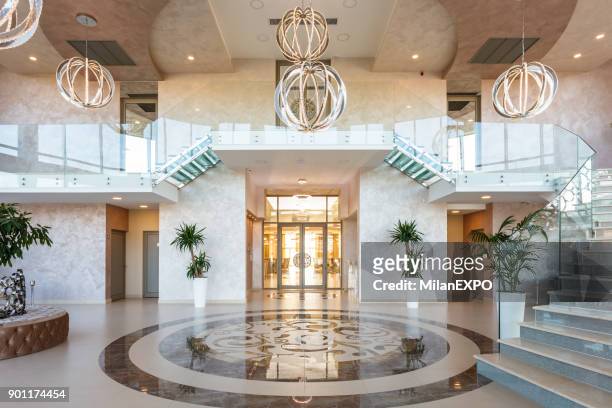 moderna hotellobbyn - entrance hall bildbanksfoton och bilder