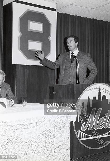 Gary Carter of the New York Mets speaks after being signed in 1985.